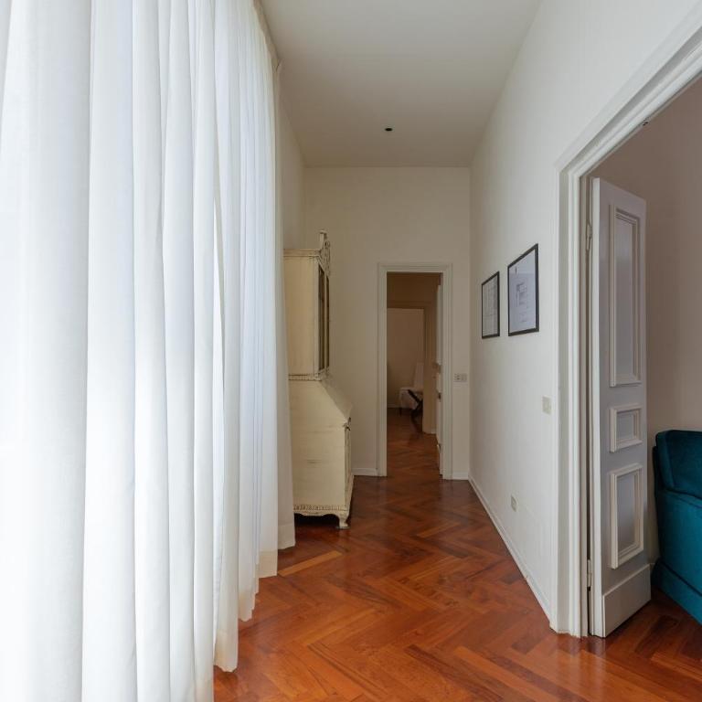 Seta spacious apartment next to the Duomo - Three-Bedroom Apartment - 10