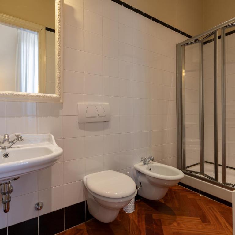 Seta spacious apartment next to the Duomo - Three-Bedroom Apartment - 12