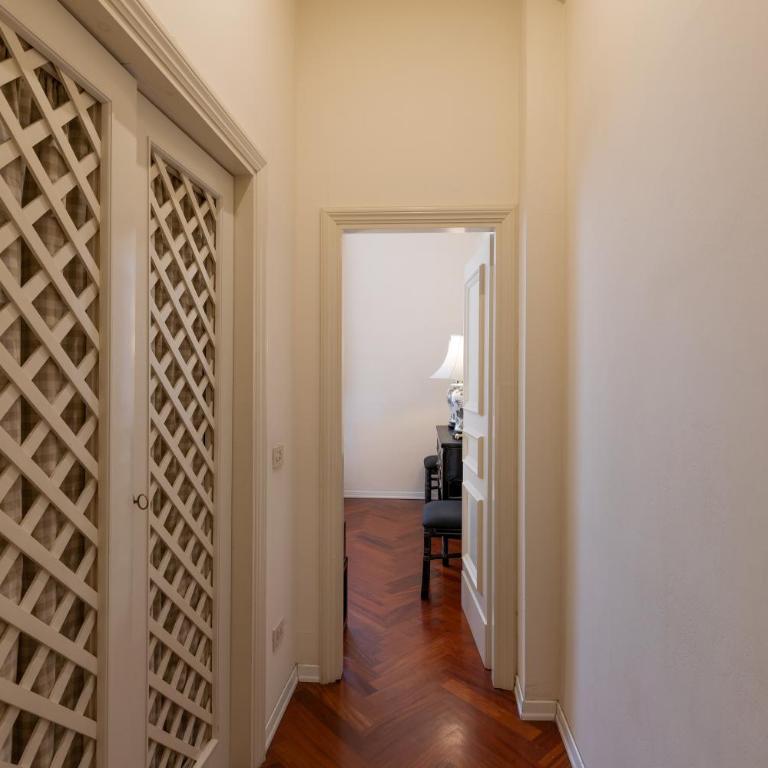 Seta spacious apartment next to the Duomo - Three-Bedroom Apartment - 20