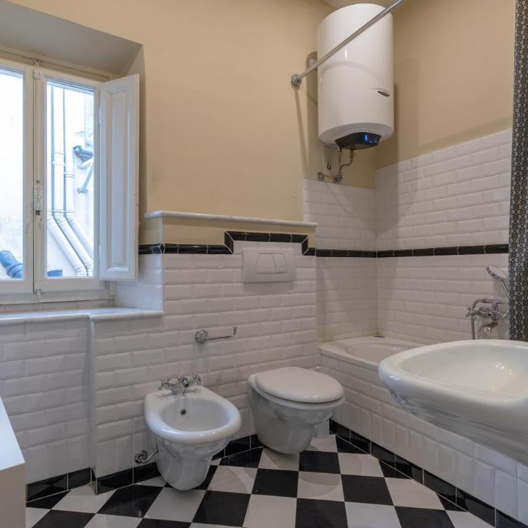 Seta spacious apartment next to the Duomo - Three-Bedroom Apartment - 11