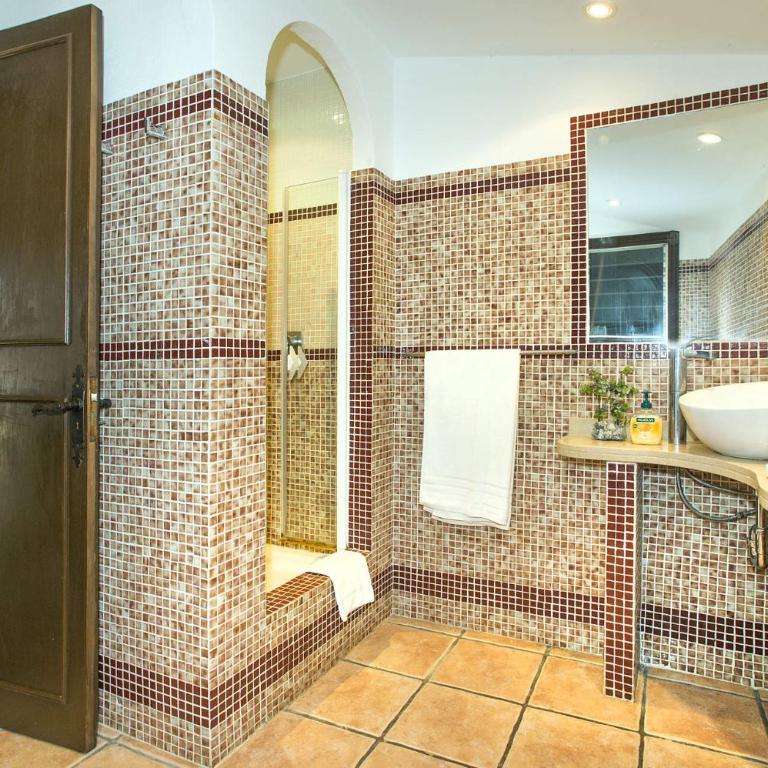 Villa Rafael by Villa Plus - Villa - 15