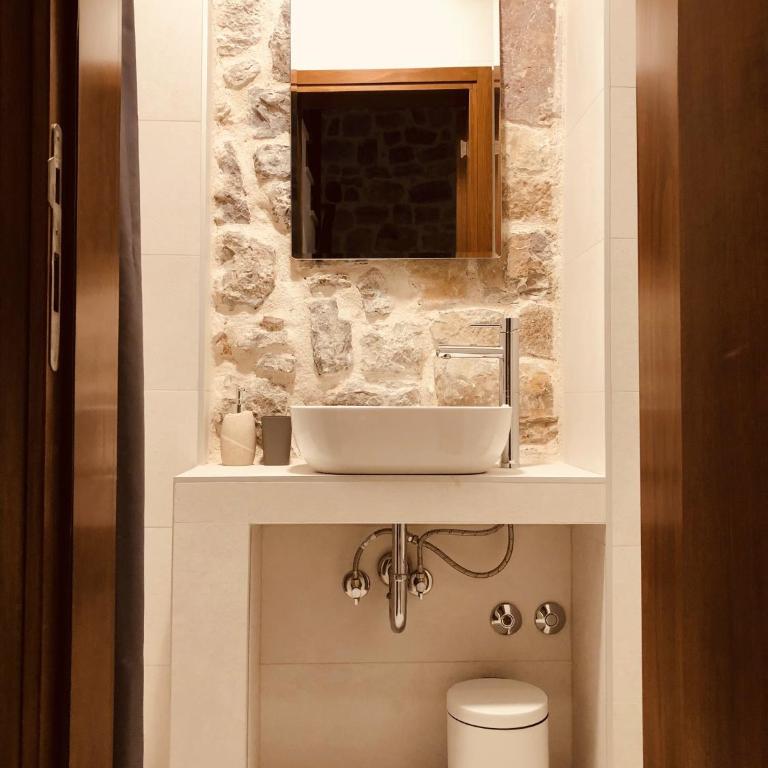 Guesthouse Giraffe - Double or Twin Room with Shared Bathroom - 3