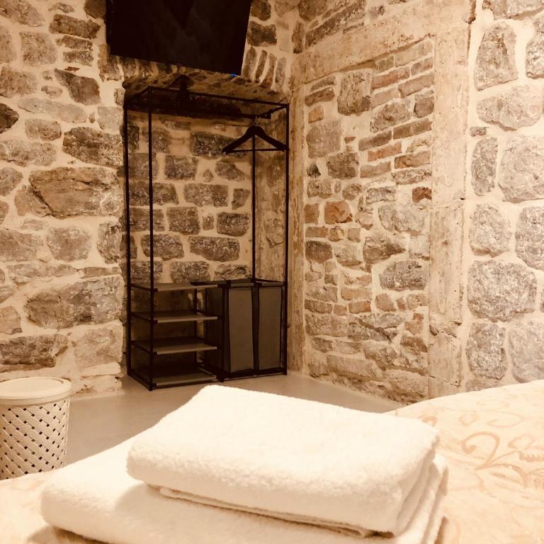 Guesthouse Giraffe - Double or Twin Room with Shared Bathroom - 4