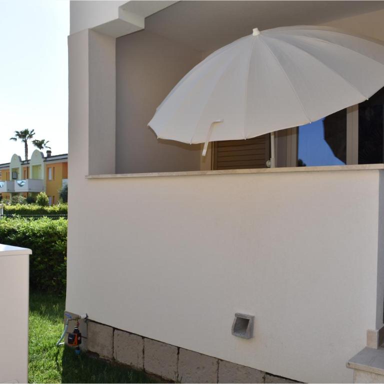 Le Quiete Stanze, vacancy houses posto spiaggia in omaggio - Apartment with Garden - 2
