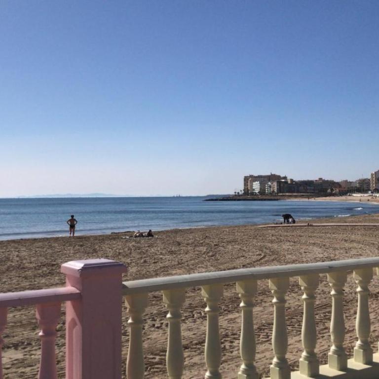 Alojamiento Torrevieja playa frente al mar - Apartamento de 1 dormitorio - 6