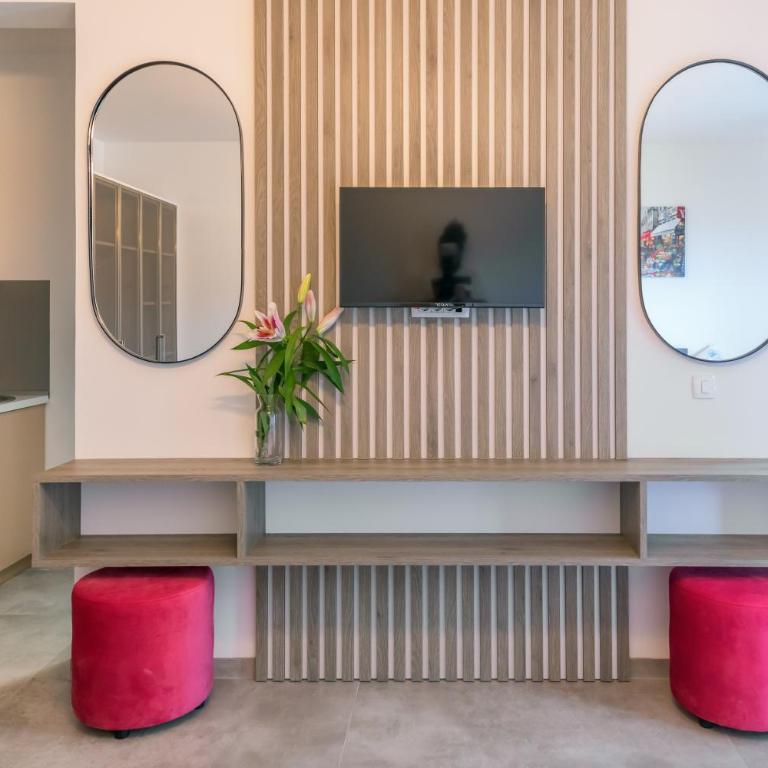 Zodea Apartments - Studio with Balcony - 9