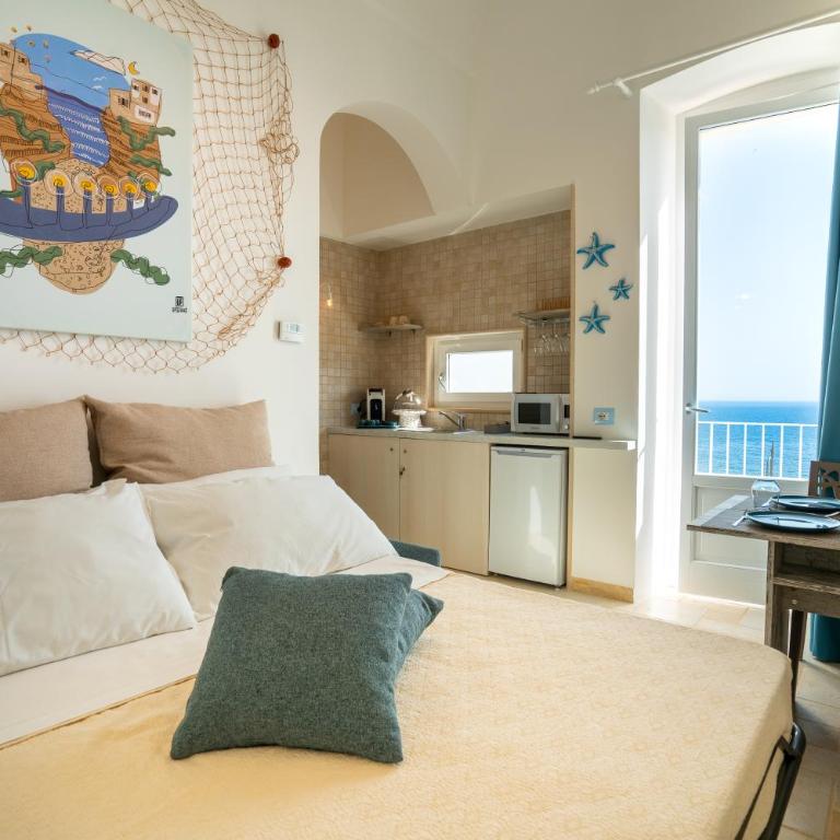 Donnamaria - Dimora Vista Mare - Family Room with Terrace - 12