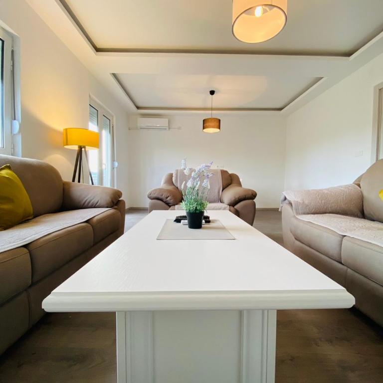 Home Mia Airport - Apartman sa 2 Spavaće Sobe - 1