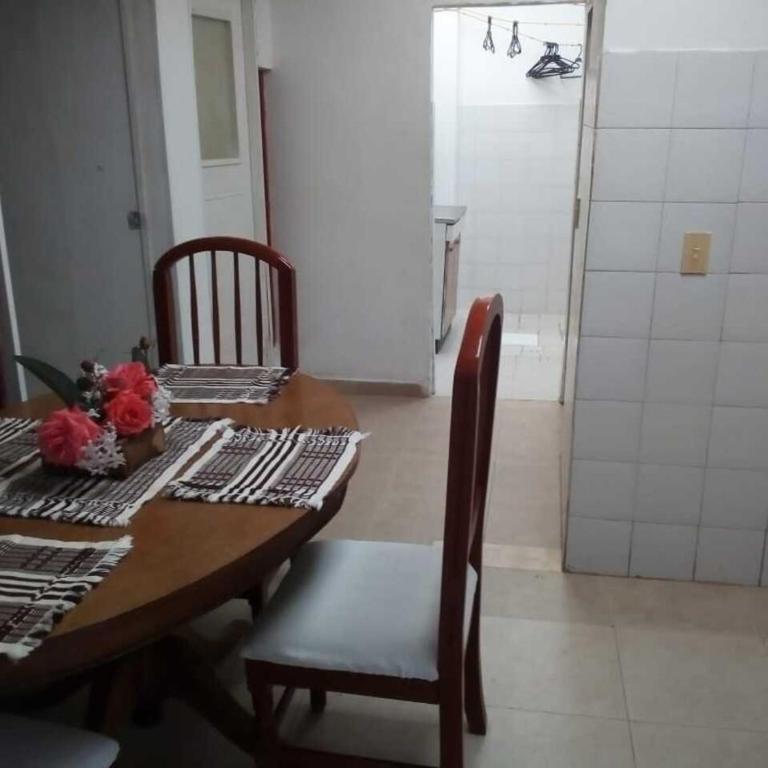 Comodo chalet, en una muy buena ubicación y rodeado de jardines - Apartamento de 3 dormitorios - 12