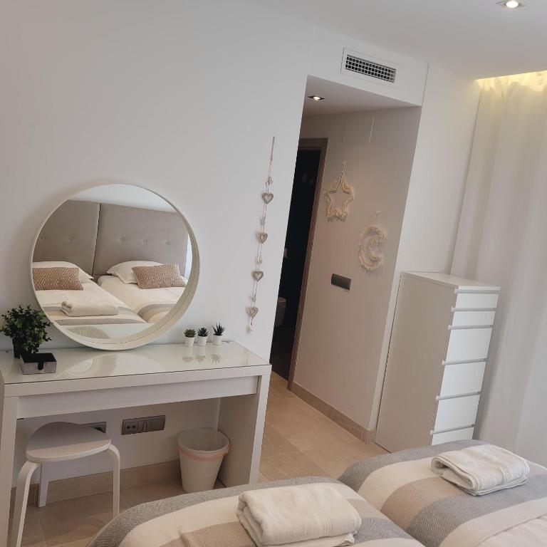 Stylish 3-Bed Apt on La Cala Golf 15th Hole View - Apartamento - 12