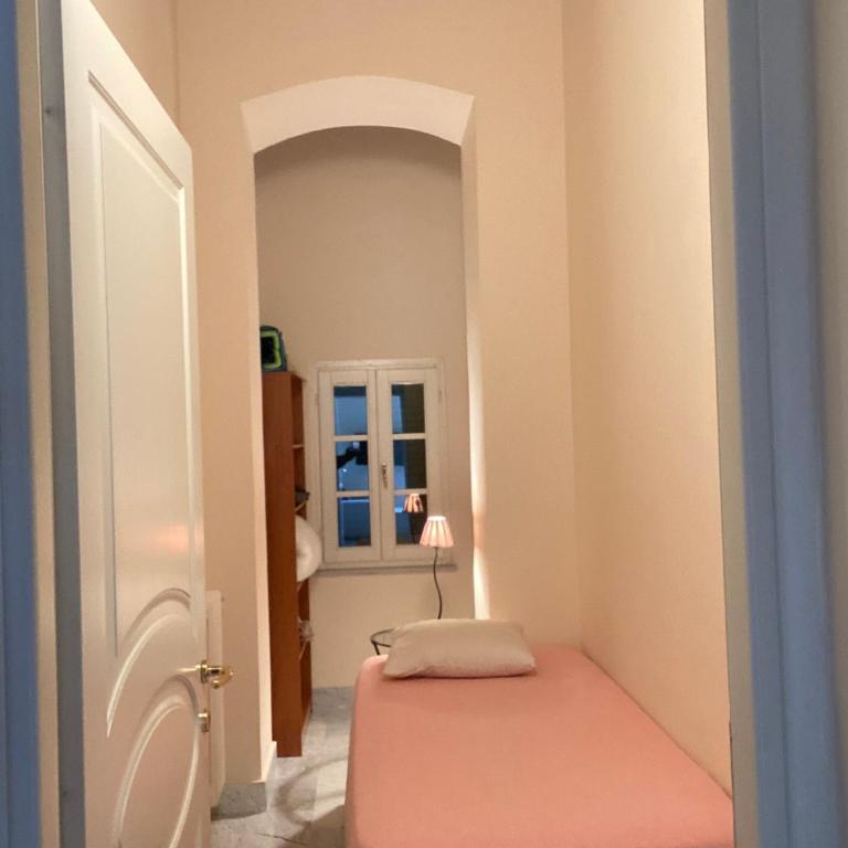 Renovated apartment with 3 bedrooms in an historic palazzo between port and old town - Three-Bedroom Apartment - 13