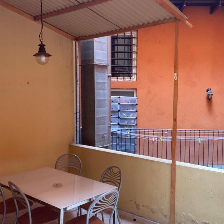 Renovated apartment with 3 bedrooms in an historic palazzo between port and old town - Three-Bedroom Apartment - 21