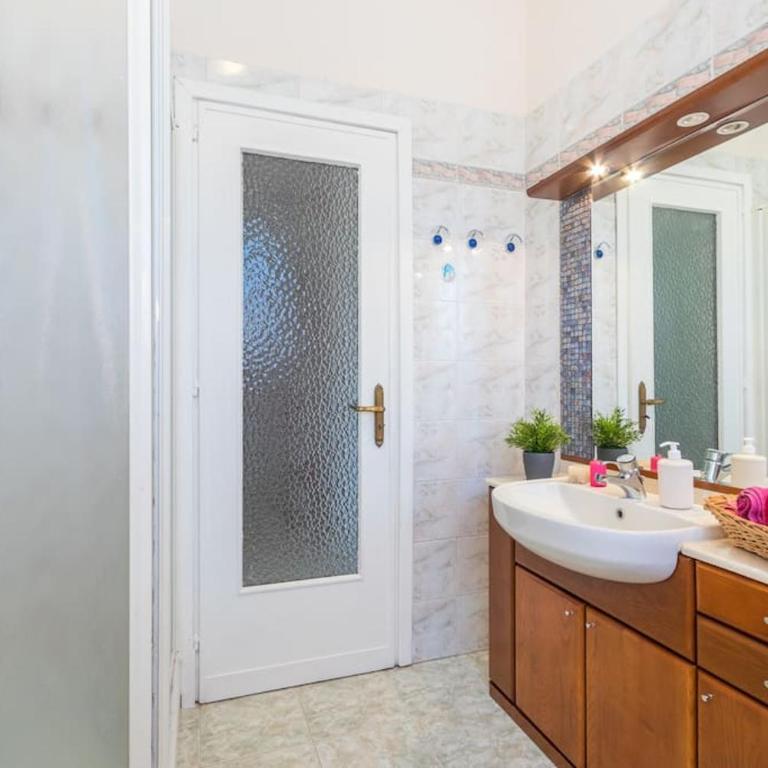 MERCADANTE FAMILY APARTMENT - Two-Bedroom Apartment - 22