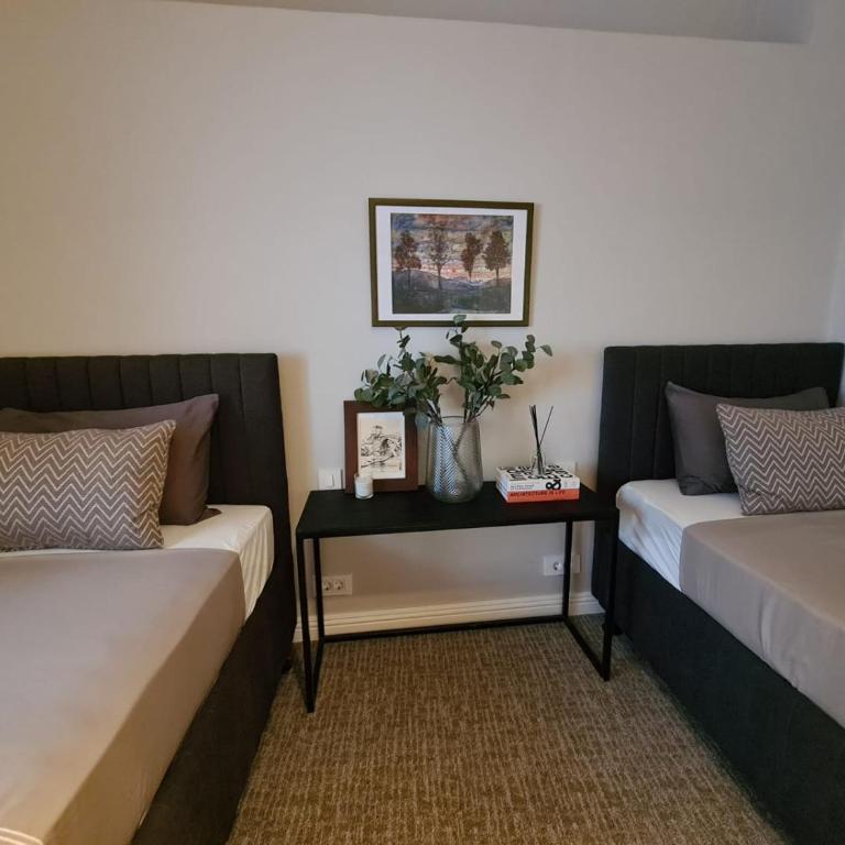 Apartments GB - Two-Bedroom Apartment - 11