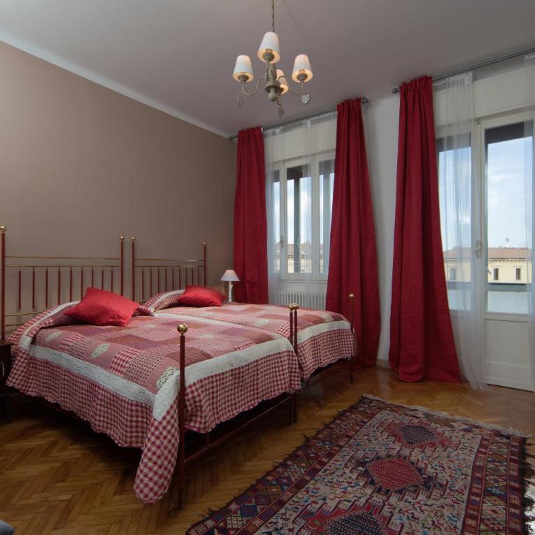 B&B Al Parco Giardini Margherita - Twin Room with Private Bathroom #1 - 2