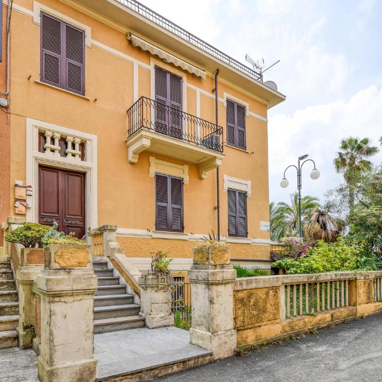 2 Bedroom Lovely Apartment In Chiavari - Two-Bedroom Apartment - 1