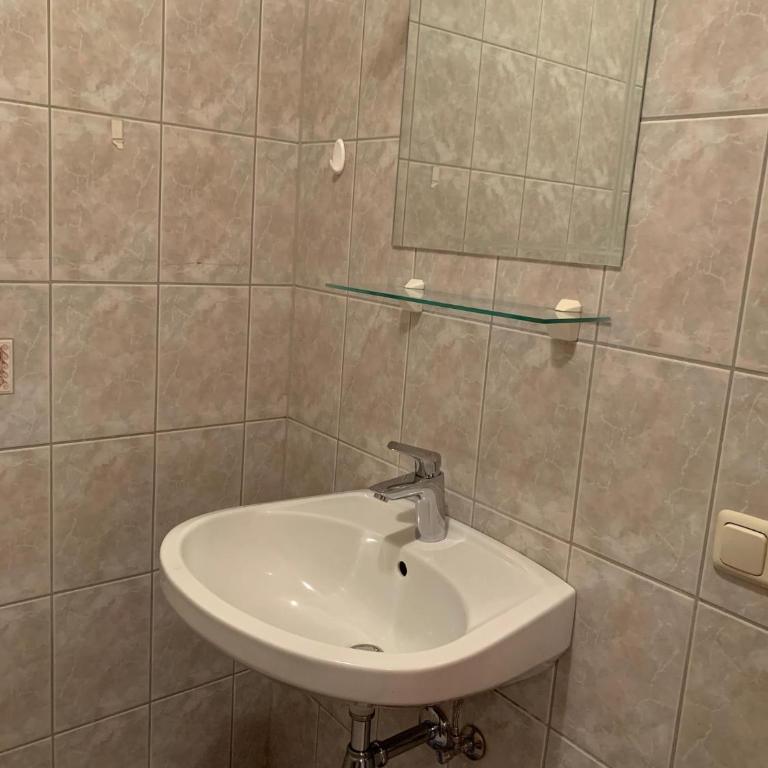 Mentebauer Traudi's Ferienhof - Dreibettzimmer mit Dusche - 3