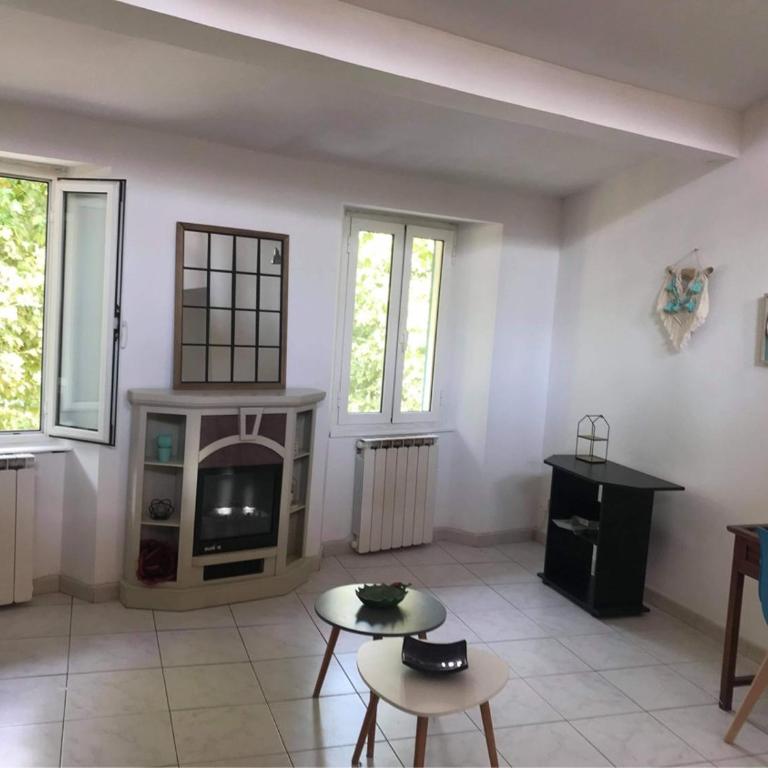 Charmant 3 pièces 3 eme etage - Appartement 2 Chambres - 4