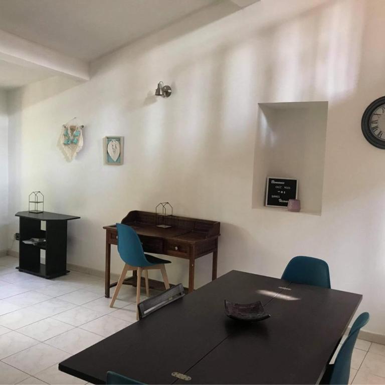 Charmant 3 pièces 3 eme etage - Appartement 2 Chambres - 9