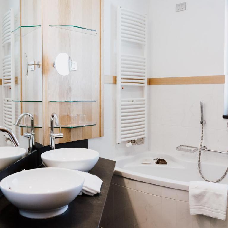 Hotel Lac Salin Spa & Mountain Resort - Camera Matrimoniale Deluxe con Balcone - 5