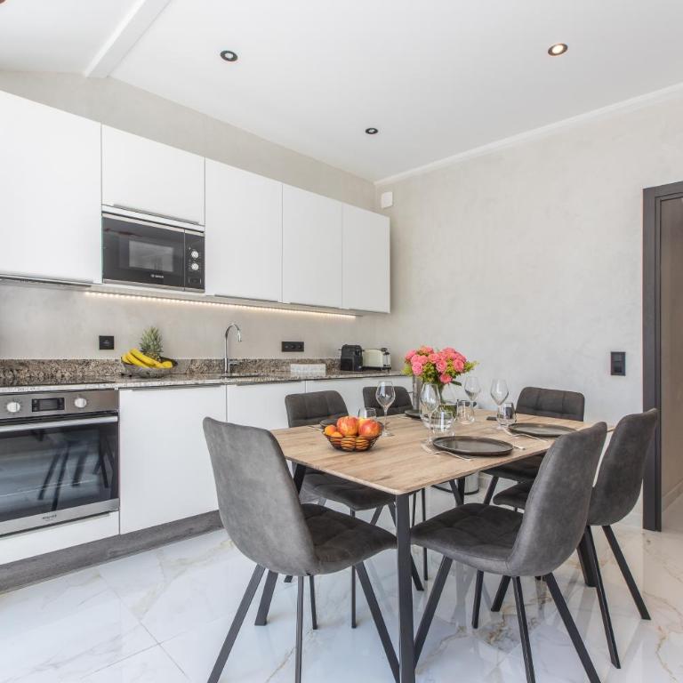 Résidence Topaze - Central - Luxurious - 50m Croisette Palais - LRA CANNES - DIAMANT - Four-Bedroom Apartment with Terrace and Jacuzzi - 7