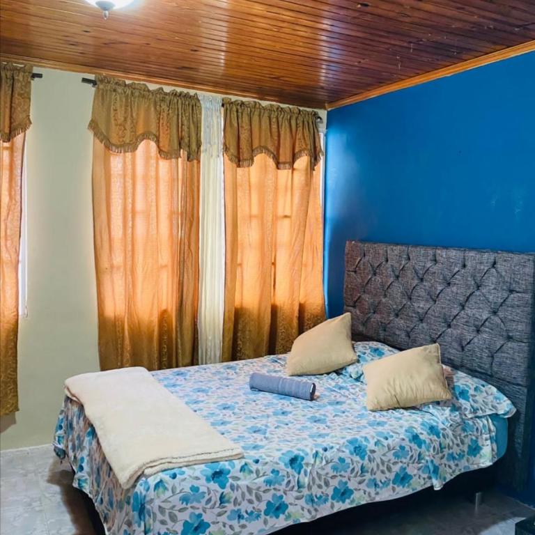 ATALAYA Inn Alojamientos - Habitación Familiar con balcón - 6