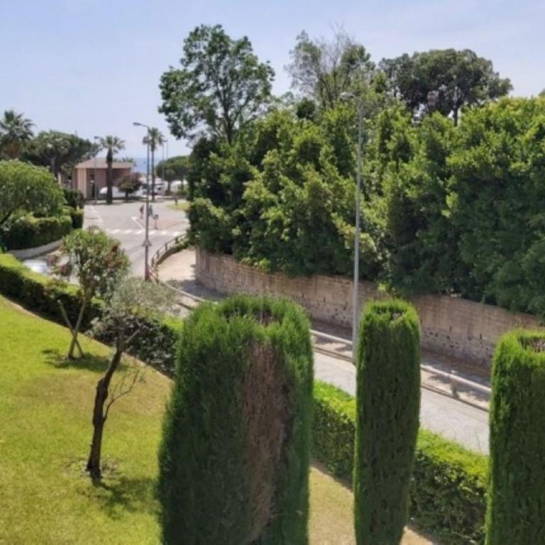 Appartement cosy et spacieux en bord de mer à Saint-Raphaël, en face du Port Santa-Lucia - Appartement - 16