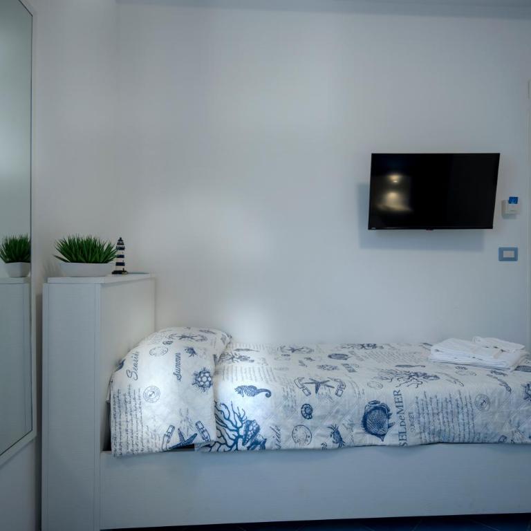 B&B Stella Marina - Camera King Deluxe - 12
