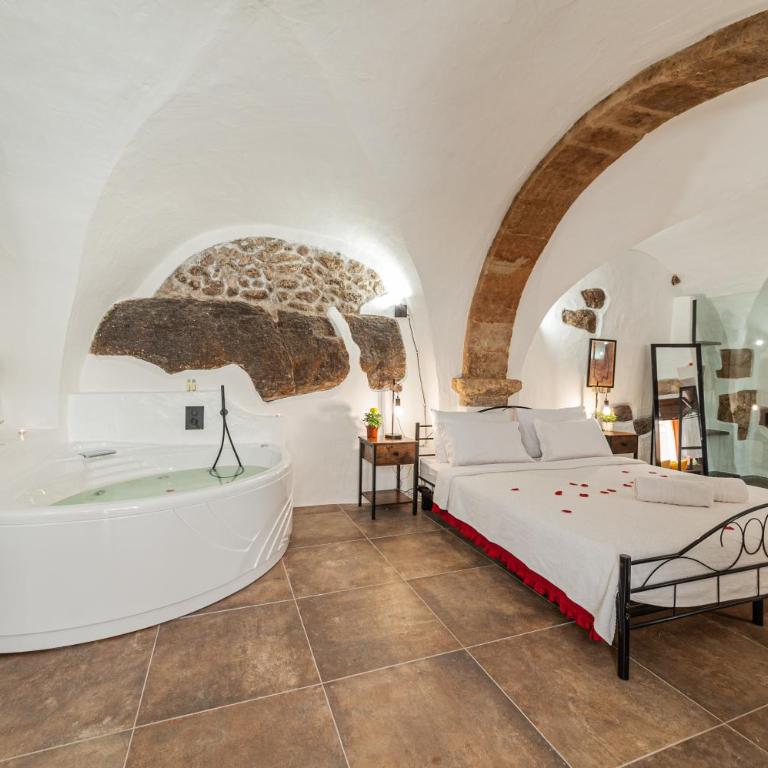 ROMANTIC LOFT WITH JACUZZI IN THE CASTLE - Appartamento con 1 Camera da Letto - 1