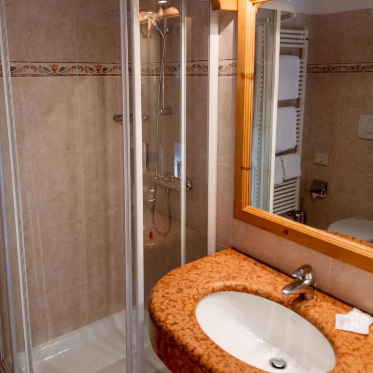 Alpi & Golf Hotel - Camera Quadrupla Comfort - 3