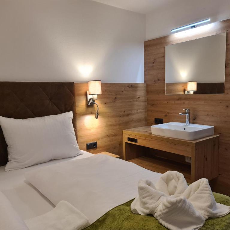 Hotel Alpenhof*** - Doppelzimmer - 5