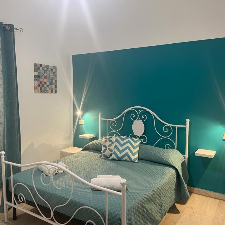 Casa Vittoria - Triple Room with Private Bathroom - 1