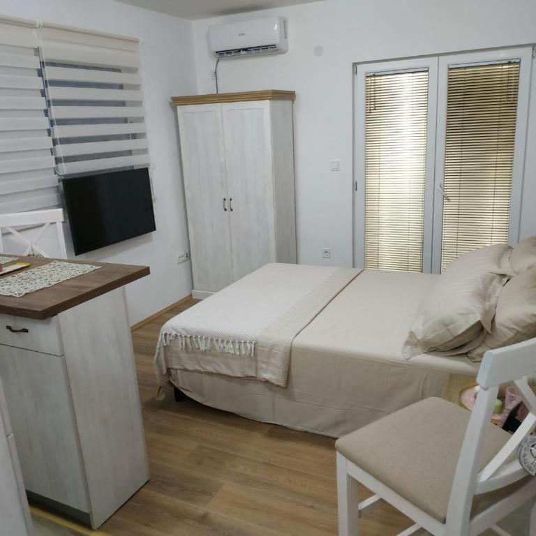 Sea View Studio - One-Bedroom Apartment - 11