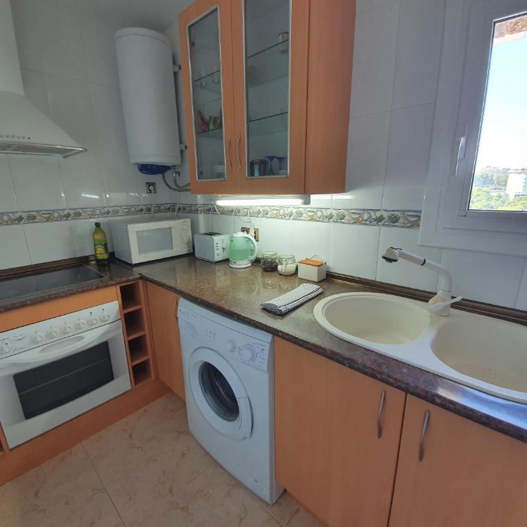Apartamento con vistas y piscina en Salou! - Apartamento de 1 dormitorio - 5