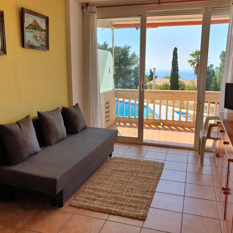 Apartamento con vistas y piscina en Salou! - Apartamento de 1 dormitorio - 1