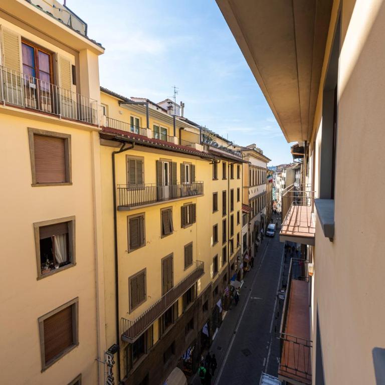 Ponte Vecchio Deluxe Apartments - Two-Bedroom Apartment - 12