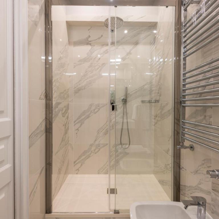 Ponte Vecchio Deluxe Apartments - Two-Bedroom Apartment - 21