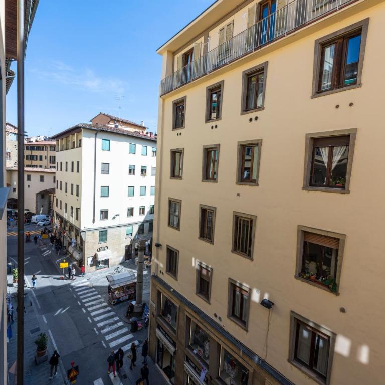 Ponte Vecchio Deluxe Apartments - Two-Bedroom Apartment - 18