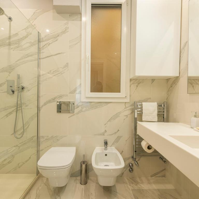Ponte Vecchio Deluxe Apartments - Two-Bedroom Apartment - 24