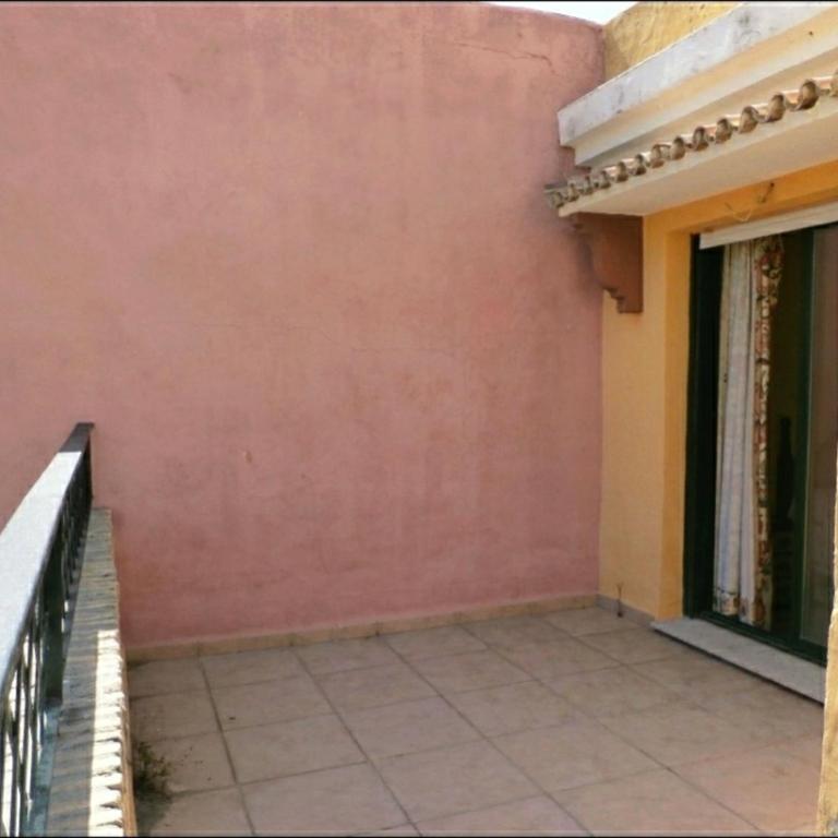 Acogedora casa adosada luminosa de 3 plantas. - Four-Bedroom House - 18