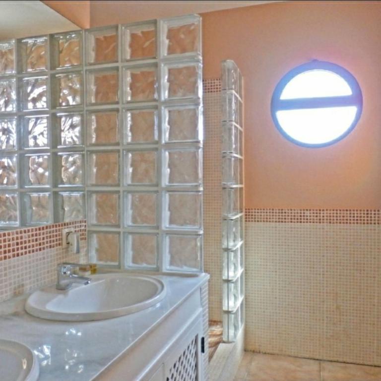 Acogedora casa adosada luminosa de 3 plantas. - Four-Bedroom House - 12