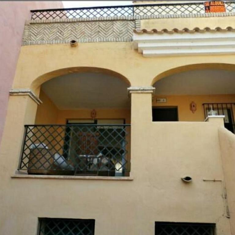 Acogedora casa adosada luminosa de 3 plantas. - Four-Bedroom House - 34