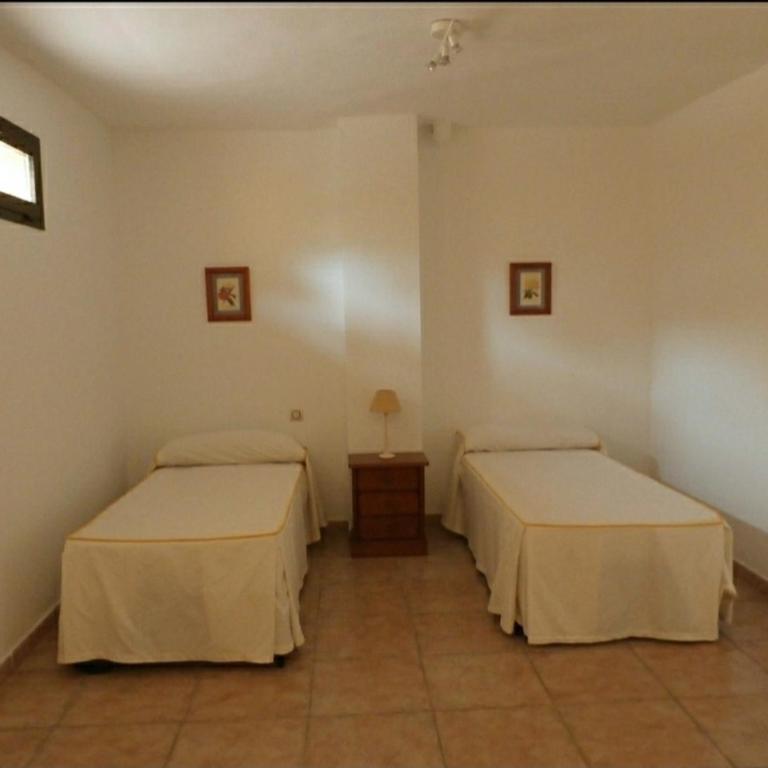 Acogedora casa adosada luminosa de 3 plantas. - Four-Bedroom House - 25