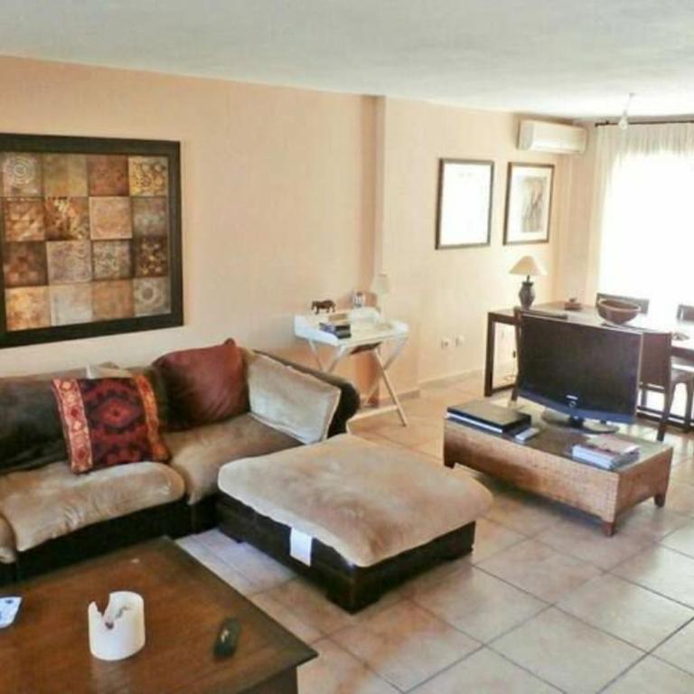 Acogedora casa adosada luminosa de 3 plantas. - Four-Bedroom House - 2