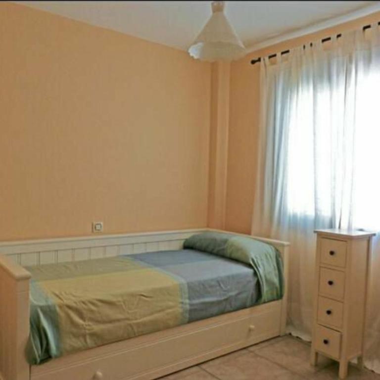 Acogedora casa adosada luminosa de 3 plantas. - Four-Bedroom House - 24