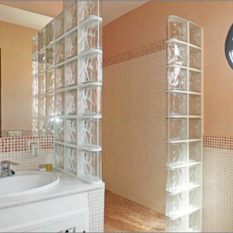 Acogedora casa adosada luminosa de 3 plantas. - Four-Bedroom House - 13
