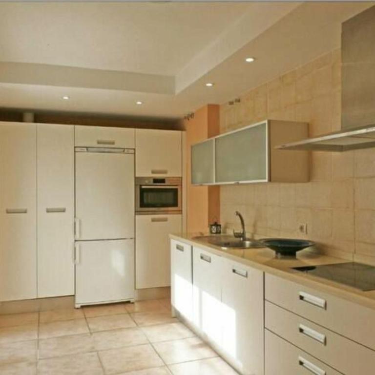 Acogedora casa adosada luminosa de 3 plantas. - Four-Bedroom House - 27