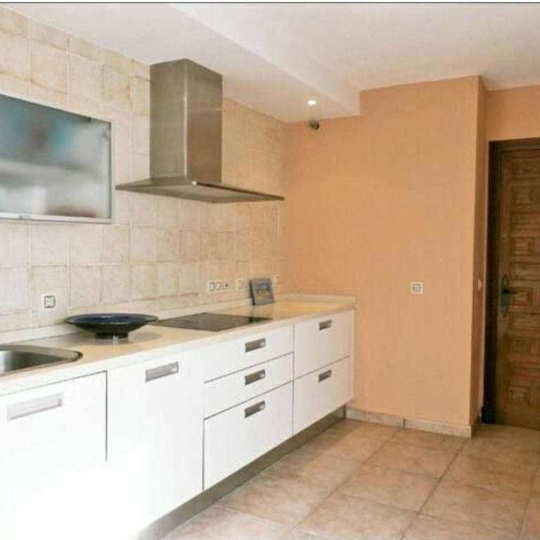 Acogedora casa adosada luminosa de 3 plantas. - Four-Bedroom House - 26