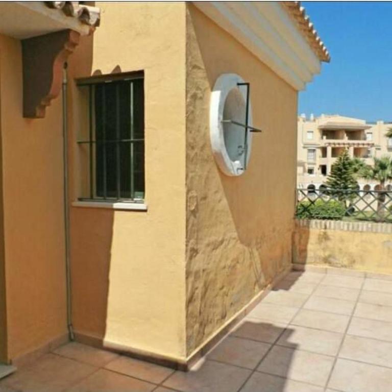 Acogedora casa adosada luminosa de 3 plantas. - Four-Bedroom House - 19
