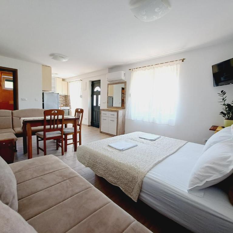 Apartments Blazevic - One-Bedroom Apartment with Terrace and Sea View - 10